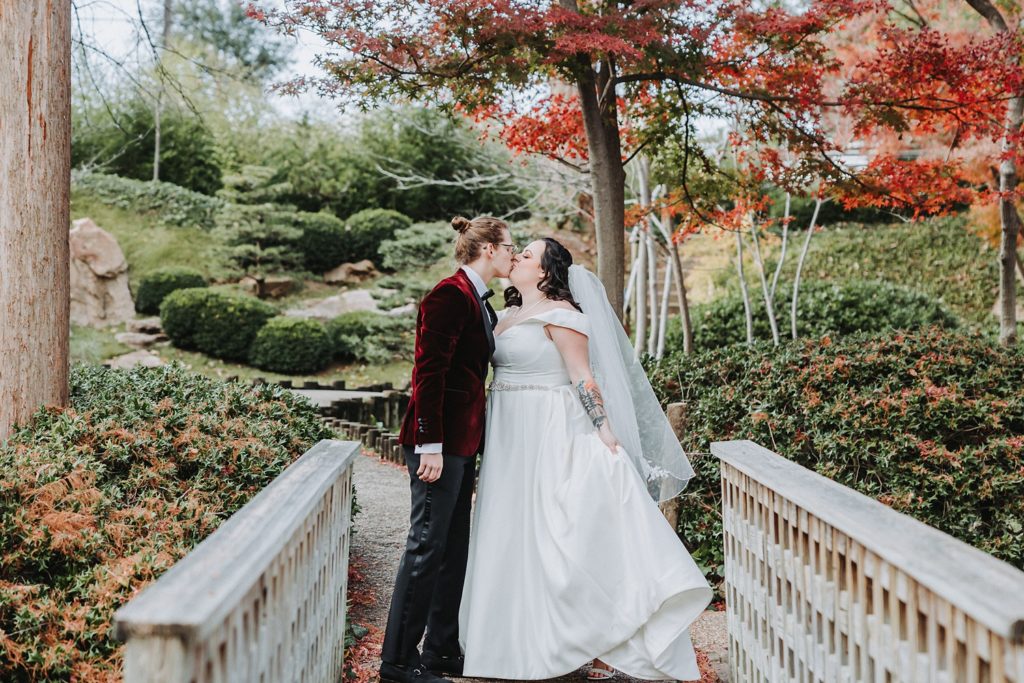 Fort Worth Botanic Garden wedding in fall